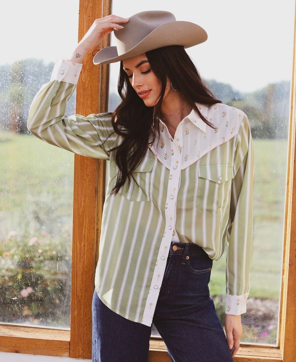 Howdy Hanny Women's Olive Stripe Pearl Snap Top small NWT
